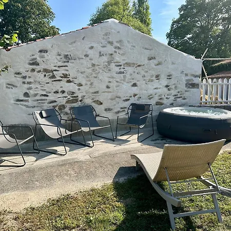 De L'etang Vieux بيت للعطل *